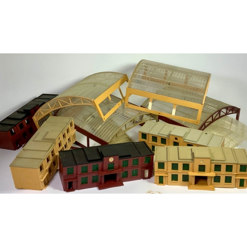 430 - HORNBY DUBLO, TERMINUS OR THROUGH STATION BUILDING, LIGHT & DARK, OVERALL ROOFS, ALL AS SHOWN, NOT C... 