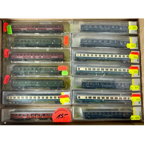 302 - N GAUGE CONTINENTAL ROLLING STOCK, 14 PLASTIC BOXED COACHES, MOSTLY DB OR DSG, TRIX & ROCO