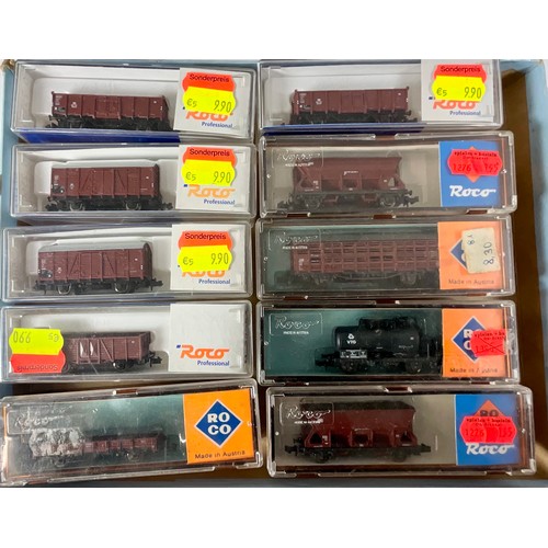 299 - ROCO, N GAUGE CONTINENTAL FREIGHT WAGONS, 10 PLASTIC BOXED.