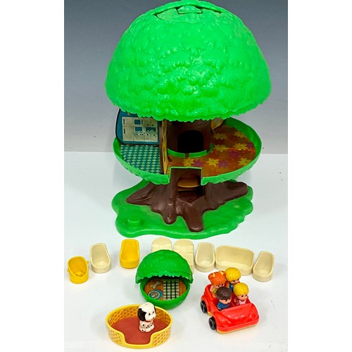 41 - 2 RADICA PINO INTERACTIVE ROBOTS, 1970’S PALITOY TREE HOUSE INC. FIGURES AND ACCESSORIES.
Amended li... 