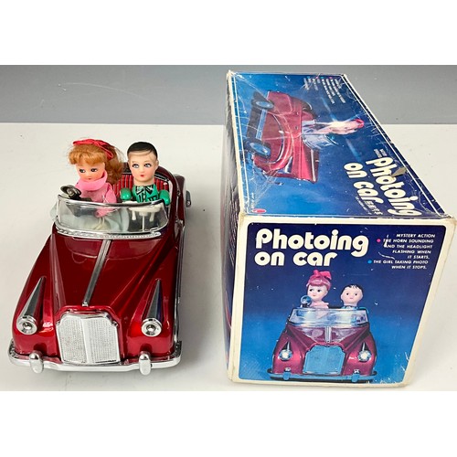 202 - VINTAGE 1960'S CHINESE PHOTOING ON CAR, BATTERY POWERED, IN ORIGINAL BOX, 31CM LONG