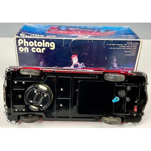 202 - VINTAGE 1960'S CHINESE PHOTOING ON CAR, BATTERY POWERED, IN ORIGINAL BOX, 31CM LONG