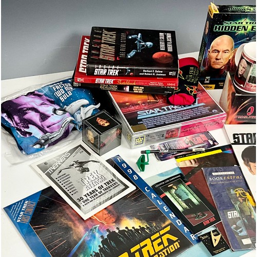 34 - STAR TREK AND NEXT GENERATION COLLECTABLES INC. BOOKS, PUZZLES, CALENDARS, COMPUTER GAME, T-SHIRT, P... 