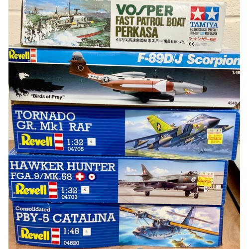 66 - 16 x PLASTIC MODEL KITS WAR, JETS, AIRLINES INC REVELL, AMT, ESCI AND MONOGRAM.