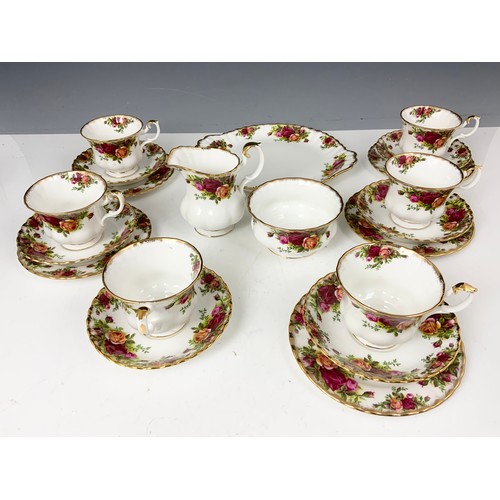 158 - ROYAL ALBERT OLD COUNTRY ROSES  TEAWARE APPEARS TO HAVE HAD LITTLE OR NO USE