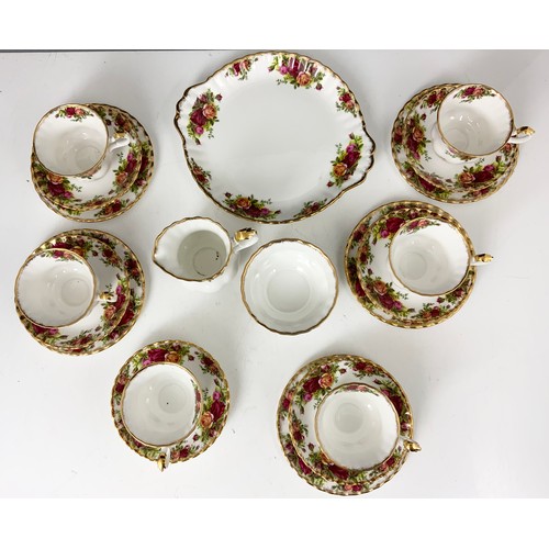 158 - ROYAL ALBERT OLD COUNTRY ROSES  TEAWARE APPEARS TO HAVE HAD LITTLE OR NO USE