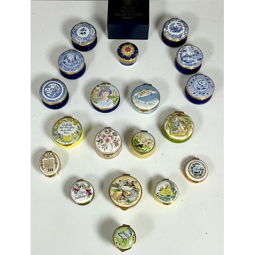 381 - COLLECTABLE ENAMELLED AND OTHER TRINKET BOXES WITH HINGED COVERS