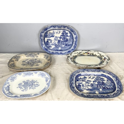 167 - 5 VINTAGE MEAT PLATES / PLATTERS INC  BLUE & WHITE WILLOW PATTERN