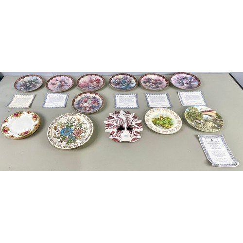 173 - QUANTITY OF BRADEX CABINET AND OTHER CABINET CERAMIC PLATES T/W A DECORATED CERAMIC MASK WALL HANGIN... 