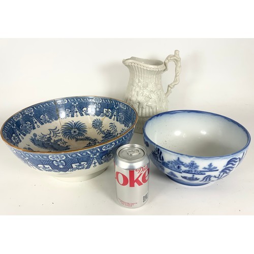 175 - MASON’S BLUE & WHITE WASH  JUG & BOWL SET  WITH A FLORAL JUG & BOWL SET T/W LARGE BLUE & WHITE BOWL ... 