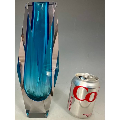 198 - STUDIO CASED GLASS VASE, POSSIBLY MURANO MANDRUZZATO, APPROX. 27 cm