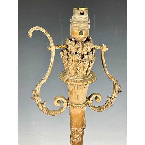 255 - DECORATIVE GILT METAL TABLE LAMP IN THE CLASSICAL STYLE, APPROX. 50 cm