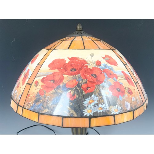 250 - TIFFANY STYLE TABLE LAMP WITH LARGE  LEADED SHADE 38cm DIAMETER DECORATED WITH POPPIES