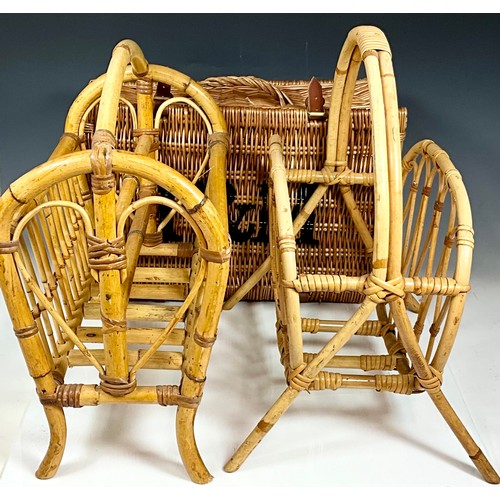 332 - 2 BAMBOO MAGAZINE RACKS AND FORTNUM & MASON WICKER HAMPER BASKET