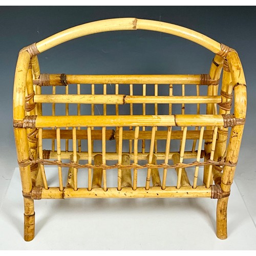 332 - 2 BAMBOO MAGAZINE RACKS AND FORTNUM & MASON WICKER HAMPER BASKET