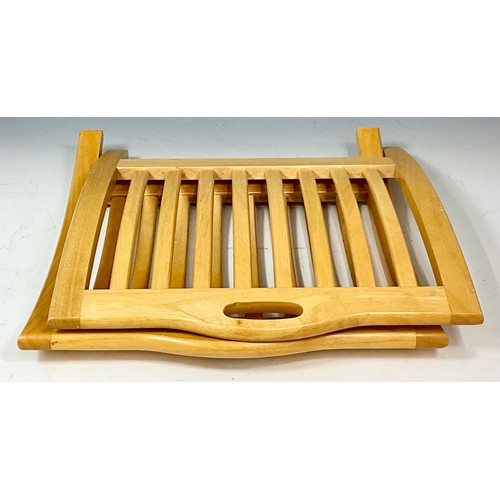 329 - HAVEA WOOD MAGAZINE RACK AND FOLDING PINE MAGAZINE RACK