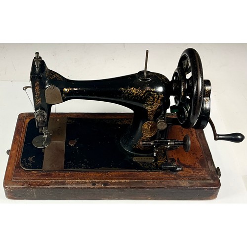 360 - SINGER HAND OPERATED SEWING MACHINE IN FITTED WOODEN CASE. Serial No. 10780889