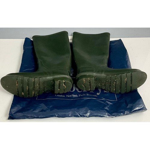 463 - PR. GREEN BURBERRY WELLIES IN ORIGINAL BURBERRY CARRIER BAG, APPEAR TO HAVE HAD VERY LITTLE USE