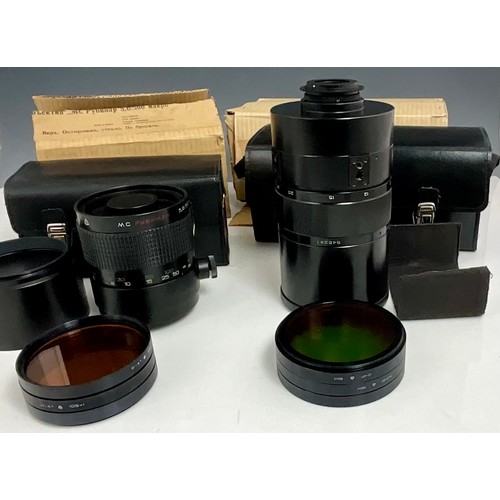 431 - 2 LARGE RUSSIAN LENSES, IN ORIGINAL BOXES AND CASES WITH ACCESSORIES, MAKPO 5.6/500 AND A RUSSIAN MT... 