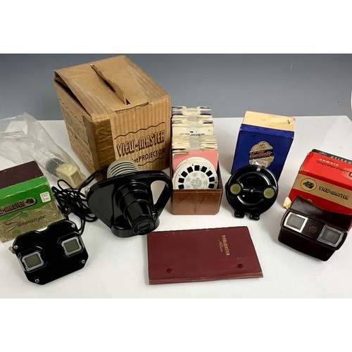 436 - BOXED VINTAGE 3D VIEW-MASTERS, A PROJECTOR T/W A QUANTITY OF SLIDE REELS AND STORAGE ALBUM