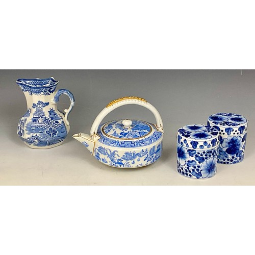 169 - QUANTITY OF MISCELLANEOUS BLUE AND WHITE CHINA INCLUDING ROYAL WORCESTER TEAPOT, WILLOW PATTERN JUG ... 