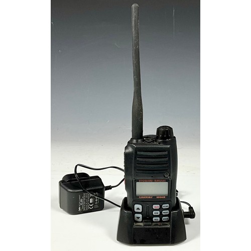 411 - STANDARD HORIZON HX500E VHF/FM MARINE HANDHELD TRANSCEIVER C/W CHARGER