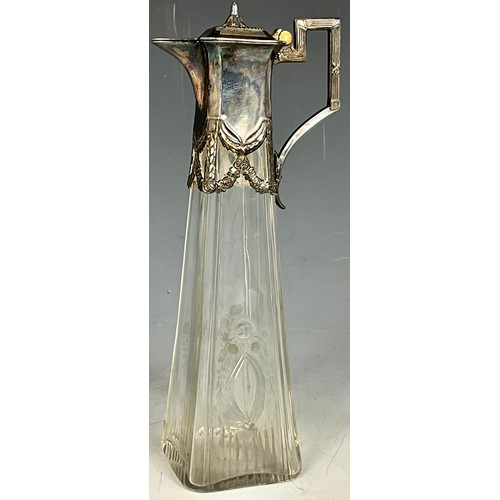 81 - STYLISH LATE VICTORIAN ETCHED GLASS SQUARE SECTION CLARET JUG WITH PLATED SWAG DECORATED MOUNTS AND ... 