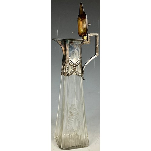 81 - STYLISH LATE VICTORIAN ETCHED GLASS SQUARE SECTION CLARET JUG WITH PLATED SWAG DECORATED MOUNTS AND ... 