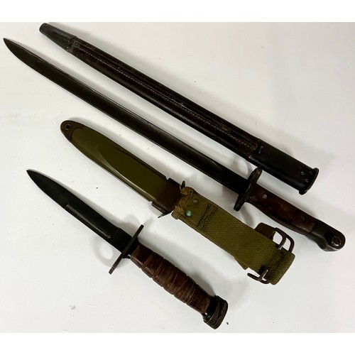 126 - US M4 RIFLE BAYONET/ FIGHTING KNIFE WITH US M8A SCABBARD