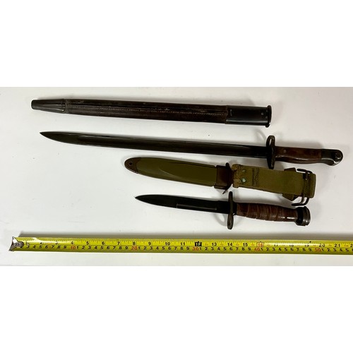 126 - US M4 RIFLE BAYONET/ FIGHTING KNIFE WITH US M8A SCABBARD