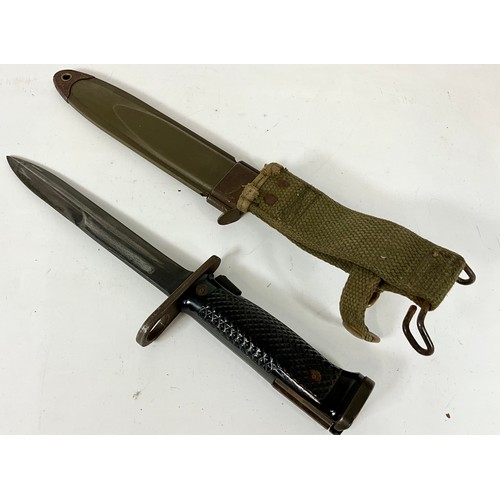 127 - US M6 A1 BAYONET WITH CHEQUERED PLASTIC GRIP AND US M8A SCABBARD