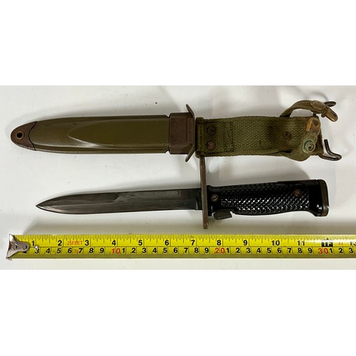 127 - US M6 A1 BAYONET WITH CHEQUERED PLASTIC GRIP AND US M8A SCABBARD