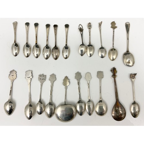 216 - LARGE QUANTITY OF HALLMARKED SILVER SPOONS 282g