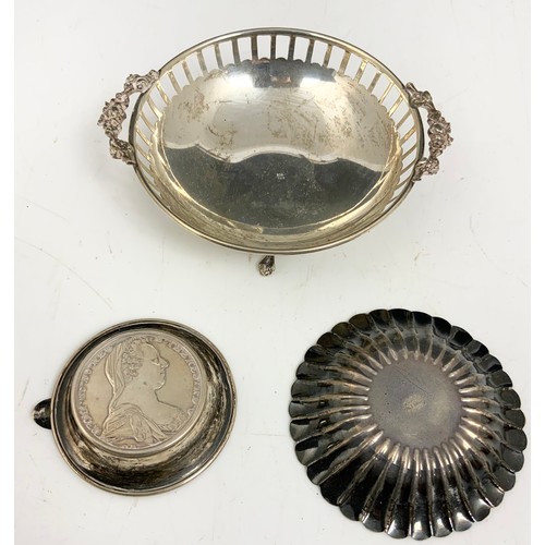 265 - ASH TRAY WITH SILVER 1780 COIN BASE, CONTINETAL PIERCED SILVER BOWL STAMPED 900 &  SMALL MEXICO STER... 