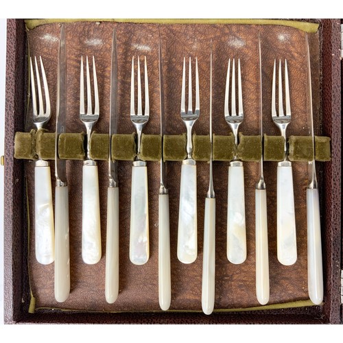 335 - CASED SET OF HALLMARKED A E POSTON  SHEFFIELD SILVER KNIVES & FORKS  WITH MOP HANDLES 300g GROSS