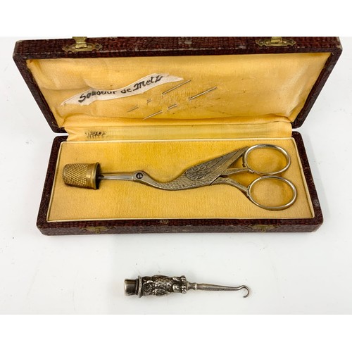 367 - PR. STORK FORM NOVELTY RIBBON SCISSORS AND THIMBLE IN FITTED CASE TOGETHER WITH AN OWL BUTTON HOOK