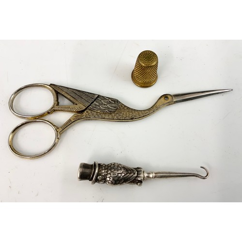 367 - PR. STORK FORM NOVELTY RIBBON SCISSORS AND THIMBLE IN FITTED CASE TOGETHER WITH AN OWL BUTTON HOOK