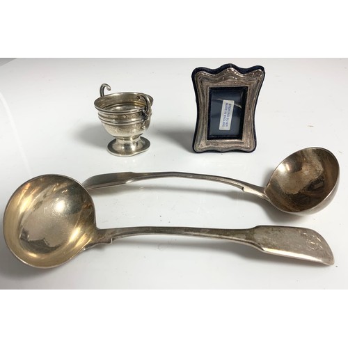 260 - PR. GEORGIAN SAUCE LADLES, APPROX. 113g, TOGETHER WITH A SMALL SILVER TROPHY, APPROX. 20g AND A SMAL... 