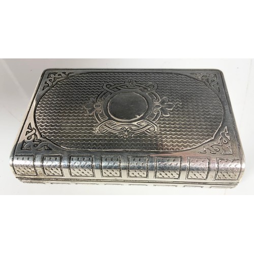 371 - A RUSSIAN NOVELTY SILVER SNUFF BOX IN THE FORM OF A BOOK, APPROX. 131g