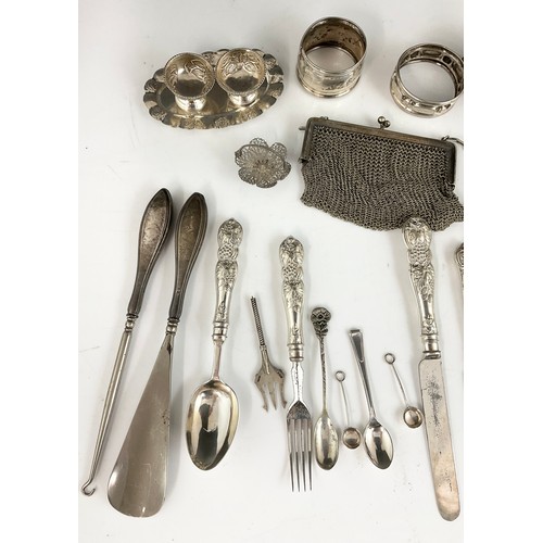 244 - MIXED WHITE METAL ITEMS INC MEXICAN SILVER TRAY WITH 2 SALTS, MESH PURSE, SHOE HORN & BUTTON  HOOK W... 