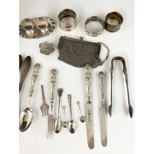 244 - MIXED WHITE METAL ITEMS INC MEXICAN SILVER TRAY WITH 2 SALTS, MESH PURSE, SHOE HORN & BUTTON  HOOK W... 