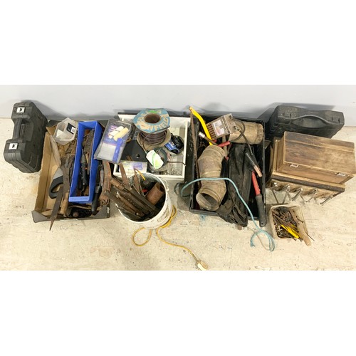 492 - VERY LARGE QUANTITY OF MIXED TOOLS & HARDWARE