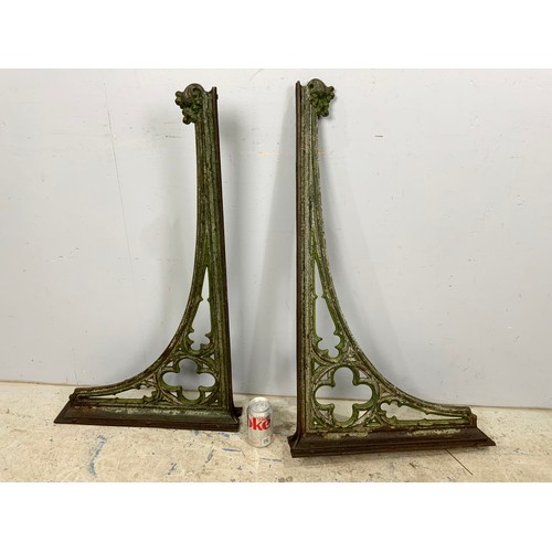 493 - 2 LARGE ORNATE CAST IRON SUPPORT BRACKETS 86cm x 51cm