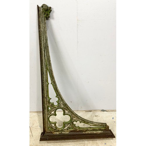 493 - 2 LARGE ORNATE CAST IRON SUPPORT BRACKETS 86cm x 51cm