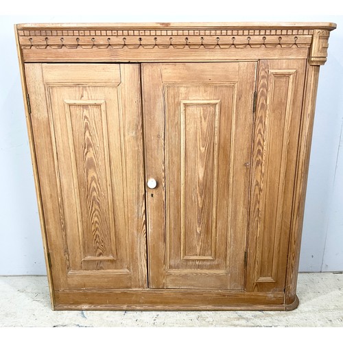 572 - PINE CUPBOARD WITH DOUBLE DOORS WIDTH 123cm , 127cm TALL