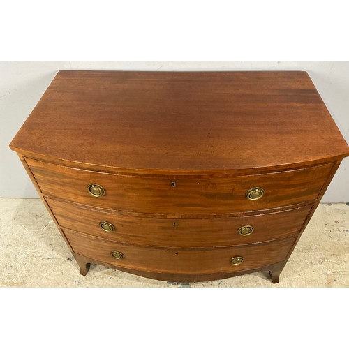 577 - GEORGIAN MAHOGANY BOW FRONT CHEST OF THREE LONG DRAWERS ON SPLAYED BRACKET FEET WIDTH 98cm