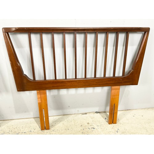 532 - PAIR OF STYLISH SINGLE HEAD BOARDS. WIDTH 102cm