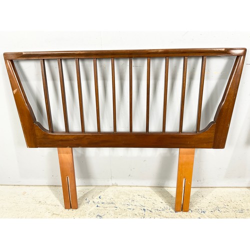 532 - PAIR OF STYLISH SINGLE HEAD BOARDS. WIDTH 102cm