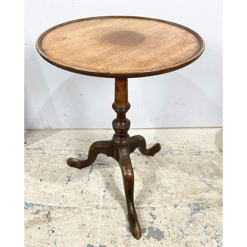 600 - THREE VARIOUS ROUND TOP OCCASIONAL TABLES TALLEST 60cm