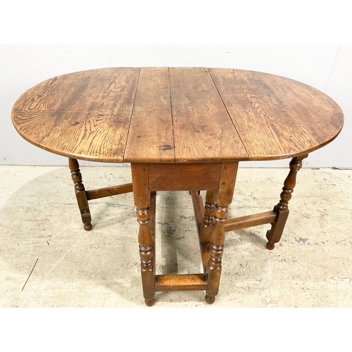 563 - OAK GATE LEG TABLE EXTENDED 112cm x 83cm